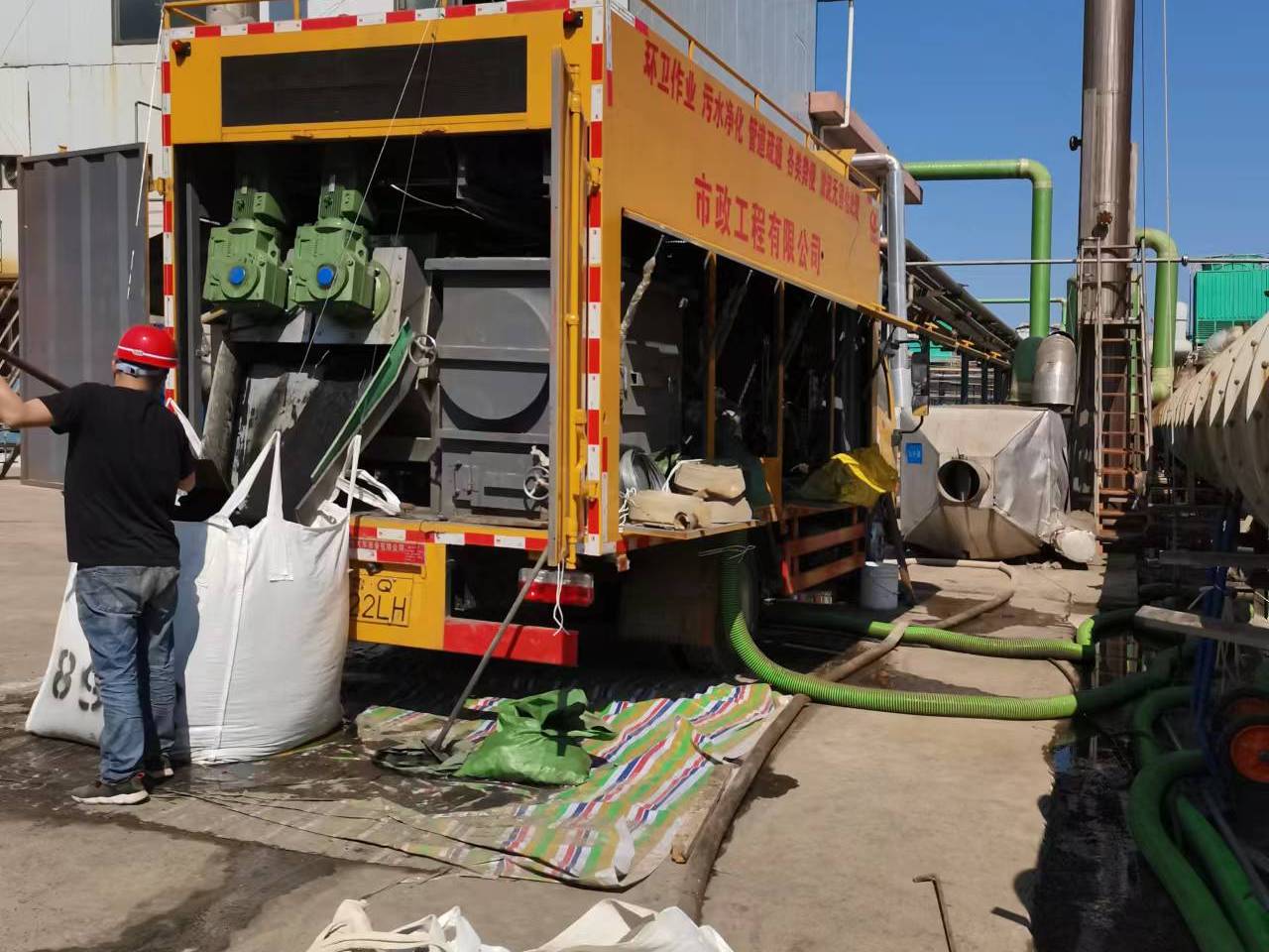 三乡镇淤泥压干处理